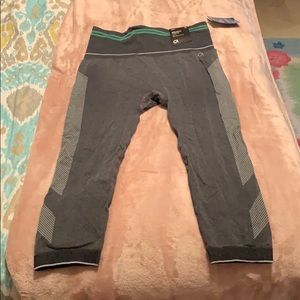 Women’s Gap Fit seamless leggings - NWT